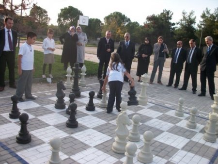 Öğrenciler, Bahçe Satrancı Turnuvası'nda ter döktü