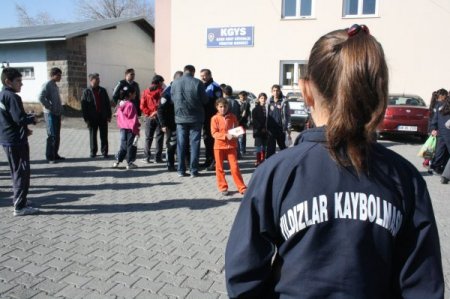 Öğrenciler, Çanakkale 1915 filmini polis abi ve ablalarıyla seyretti