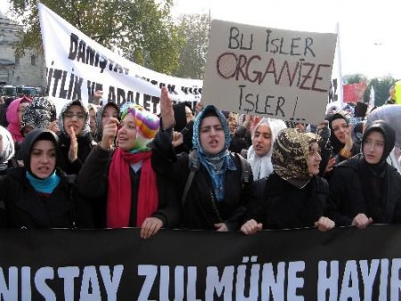 Öğrenciler, Danıştay Kararına 'dur' Demek İçin Eylem Yaptı