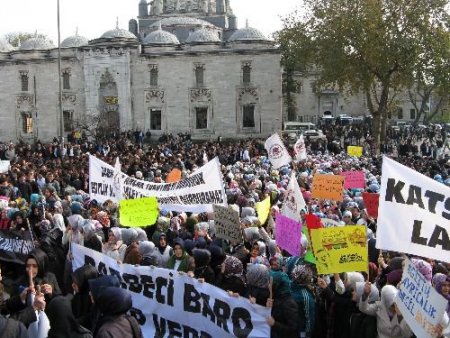 Öğrenciler, Danıştay Kararına 'dur' Demek İçin Eylem Yaptı