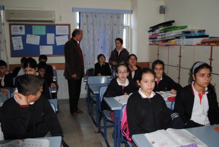 Öğrenciler, Dersi Akıllı Tahtada Öğreniyor