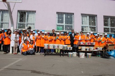 Öğrenciler, Dünya Çocuk Günü'nde okul duvarlarını renklendirdi