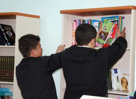 Öğrenciler, Harçlıklarıyla Okullarına Kütüphane Kurdu