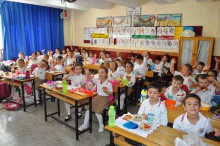 Öğrenciler, hem sınıfta hem bahçede öğreniyor