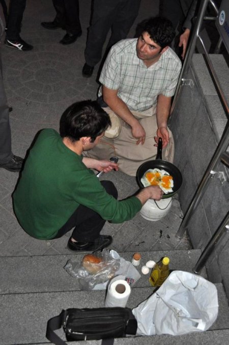 Öğrenciler, Mümtazer Türköne'ye Bu Kez Sahanda Yumurta İkram Etti