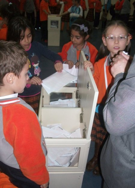 Öğrenciler, okul öğrenci temsilcilerini seçti