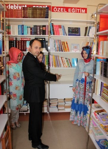 Öğrenciler, özel eğitim bölümü kütüphanesini açtı