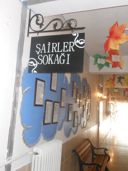 Öğrenciler, ‘Şairler ve Tasarım Sokağı'ndan geçiyor