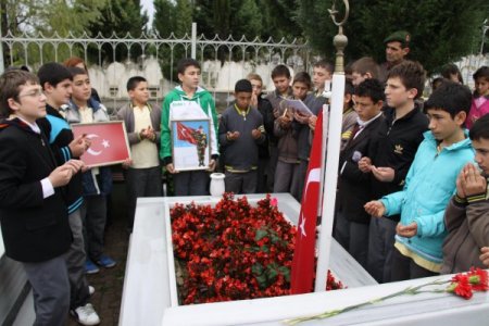 Öğrenciler, Şehit Er Özay’ın Doğum Gününde Kur’an-ı Kerim Okuyup Dua Etti