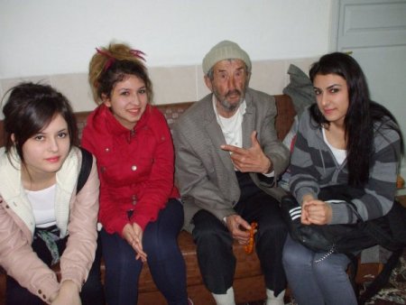 Öğrenciler, yaşlıları ziyaret etti