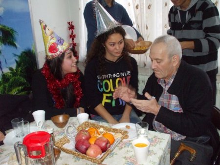 Öğrenciler, yaşlıları ziyaret etti