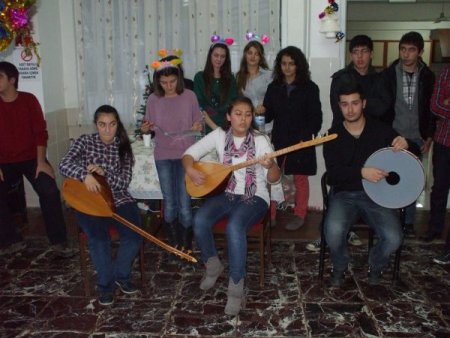 Öğrenciler, yaşlıları ziyaret etti