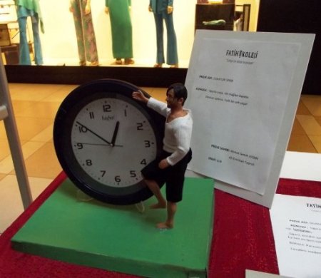 Öğrenciler, yıl boyunca hazırladıları el emeği eserleri sergiliyor