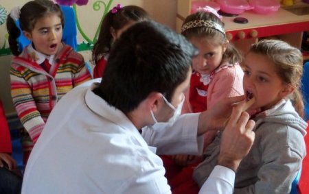 Öğrenciler ağız ve diş sağlığında bilinçlendiriliyor