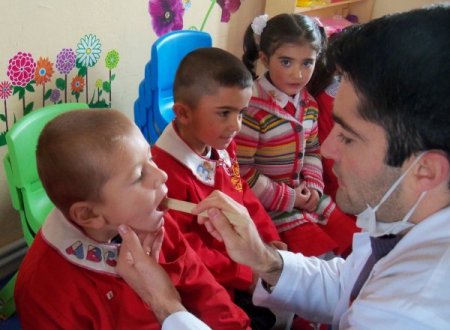 Öğrenciler ağız ve diş sağlığında bilinçlendiriliyor