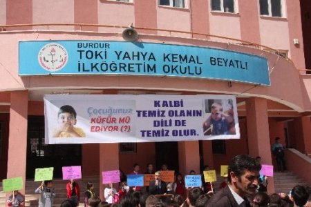 Öğrenciler argoya karşı savaş açtı