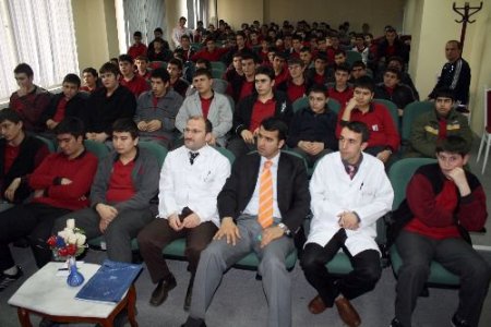 Öğrenciler Depreme Karşı Bilgilendiriliyor