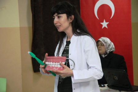 Öğrenciler diş fırçalamayı ‘Örnek Çocuk’la sevecek