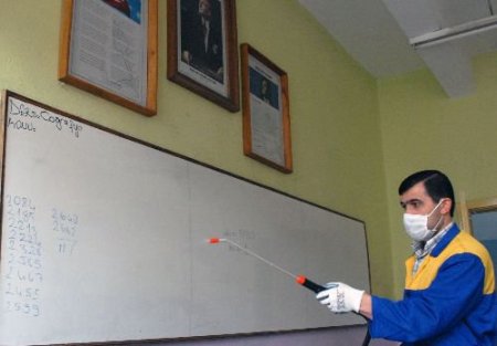 Öğrenciler Domuz Gribinden 'dezenmatik' İle Korunuyor