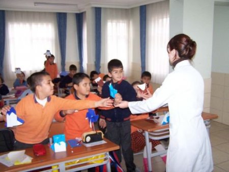 Öğrenciler Düşünce Kaslarını Geliştirmek İçin Origami Yapıyor