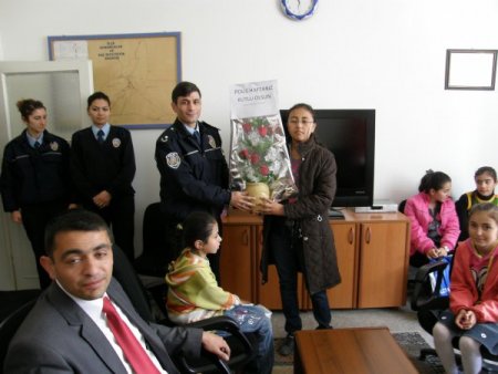 Öğrenciler Emniyet Amiri Durdu'yu Makamında Ziyaret Etti