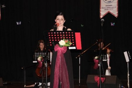 Öğrenciler engelliler için konser verdi, resim sergisi açtı