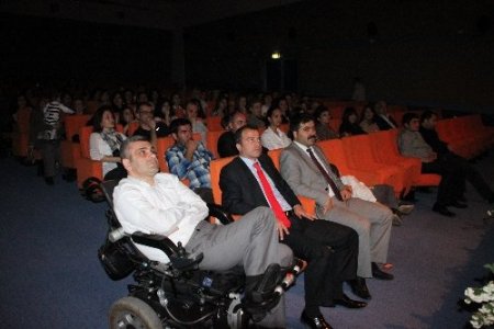 Öğrenciler engelliler için konser verdi, resim sergisi açtı