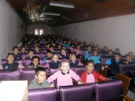 Öğrenciler Hacivat-karagöz'le Trafik Kurallarını Öğreniyor
