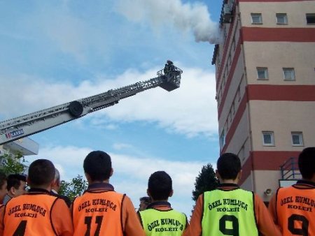 Öğrenciler Haiti Ve Şili Depreminden Ders Çıkardı, Sivil Savunma Tatbikatından Tam Not Aldı