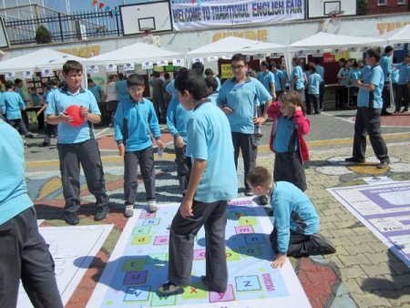 Öğrenciler İngilizce Fuarına Yoğun İlgi Gösterdi