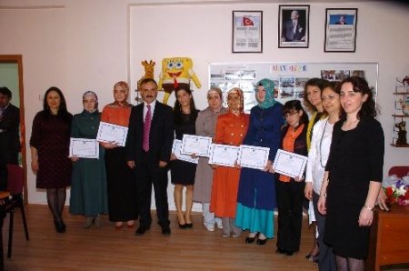 Öğrenciler kardeşlerinin sınıfını yeniledi