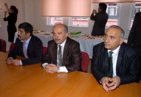 Öğrenciler kardeşlerinin sınıfını yeniledi