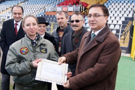 Öğrenciler kendi yaptıkları roketleri fırlattı