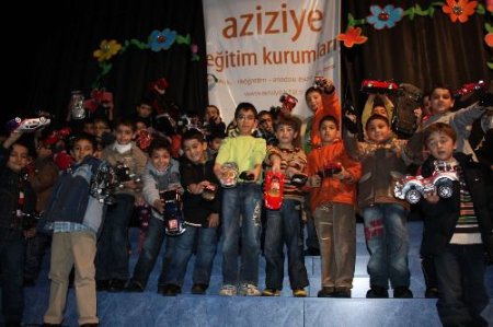 Öğrenciler Kumandalı Arabalarını Yarıştırdı
