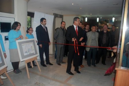 Öğrenciler öğretmenlerini tuvale yansıttı