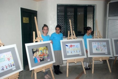 Öğrenciler öğretmenlerini tuvale yansıttı