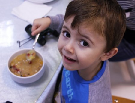 Öğrenciler öğretmenleriyle aşure yaptı