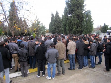 Öğrenciler 'Okul adam'ın kabrini ziyaret etti