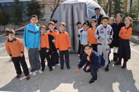 Öğrenciler Okul Bahçesine Kurulan Çadırda Uzayı Öğreniyor