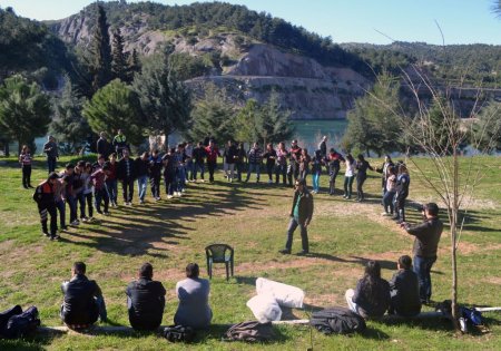 Öğrenciler polis abi ve ablalarıyla piknikte buluştu