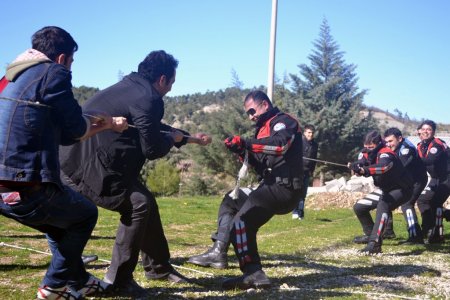 Öğrenciler polis abi ve ablalarıyla piknikte buluştu