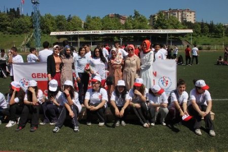 Öğrenciler sağlık için yürüdü