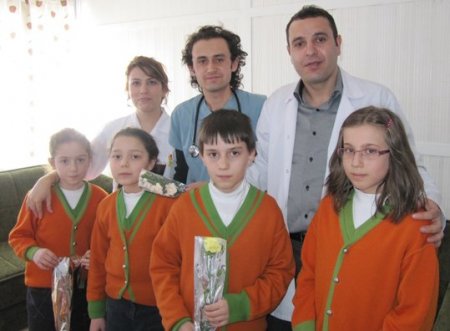 Öğrenciler Sağlıkçıların Tıp Bayramı'nı Kutladı