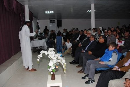 Öğrenciler sahneledikleri oyunla Güllerin Efendisi'ne sevgilerini sundular