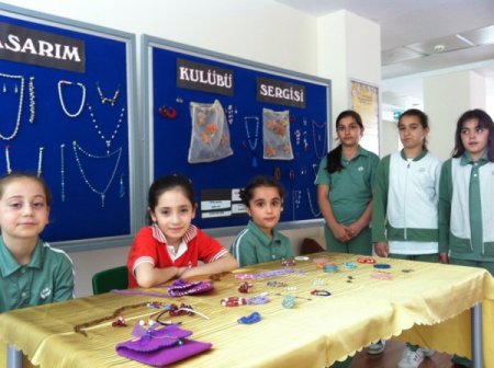 Öğrenciler Takı Tasarlayıp Sergiledi