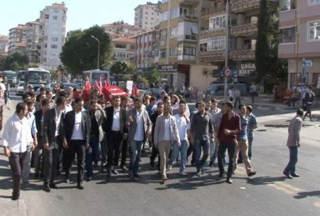 Öğrenciler terör olaylarını protesto etti