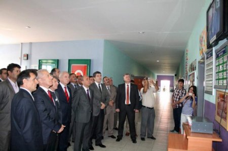 Öğrenciler trafik kurallarını, okula yerleştirilen televizyonlarla öğrenecek