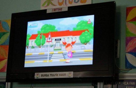 Öğrenciler trafik kurallarını, okula yerleştirilen televizyonlarla öğrenecek