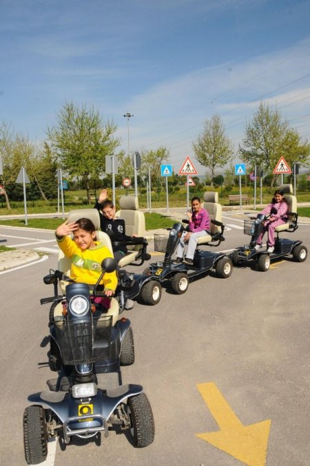 Öğrenciler Trafikte Saygıyı Trafik Parkında Öğreniyor