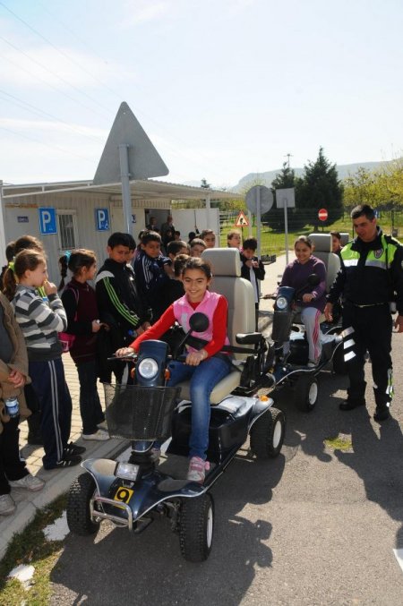 Öğrenciler Trafikte Saygıyı Trafik Parkında Öğreniyor